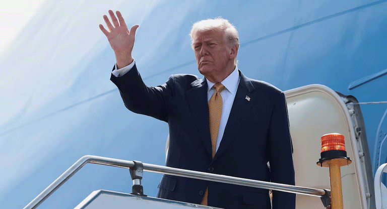 102725-donald-trump-japon